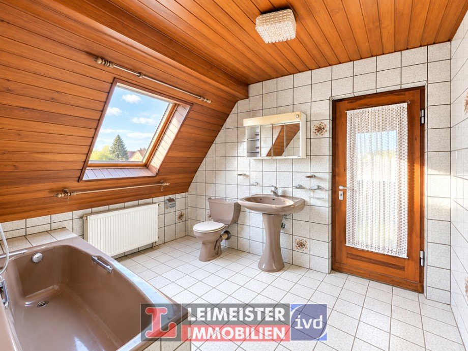 Badezimmer OG Zweifamilienhaus Stra�bessenbach
