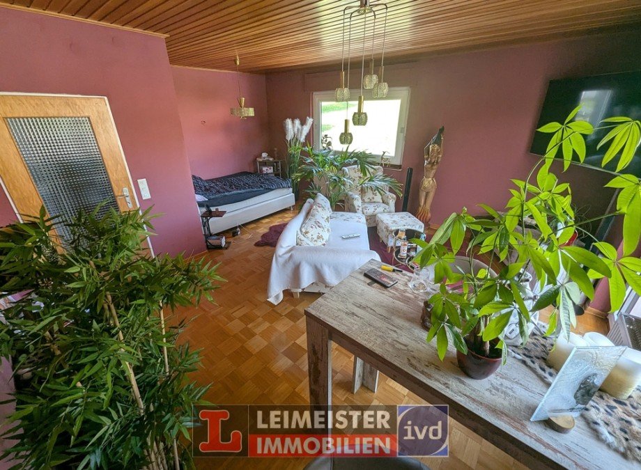 Wohnzimmer 1. OG Haush�lfte Mehrfamilienhaus Sommerkahl