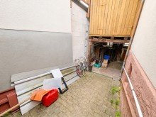 Durchgang zum Schuppen EFH im Fachwerkstil mit gro�em Ausbaupotenzial und Schuppen in R�denau