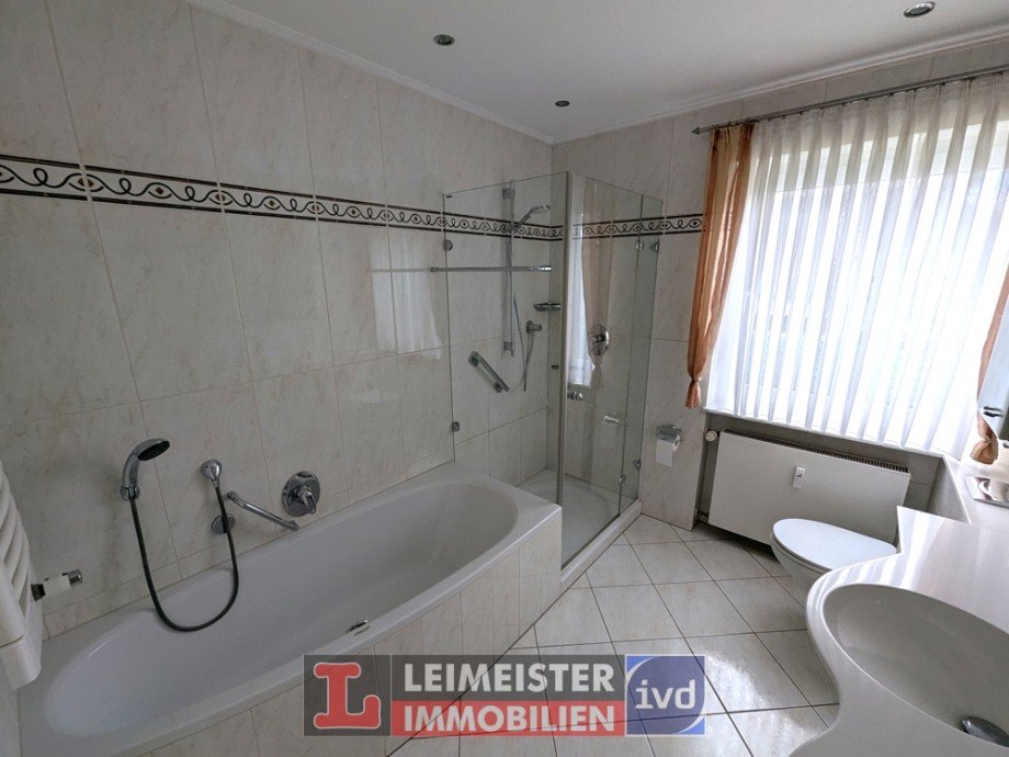 Badezimmer EG Zweifamilienhaus H�sbach