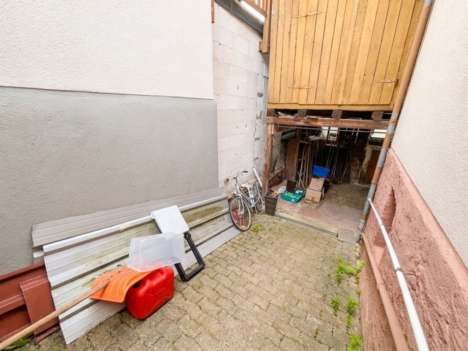Durchgang zum Schuppen Einfamilienhaus R�denau