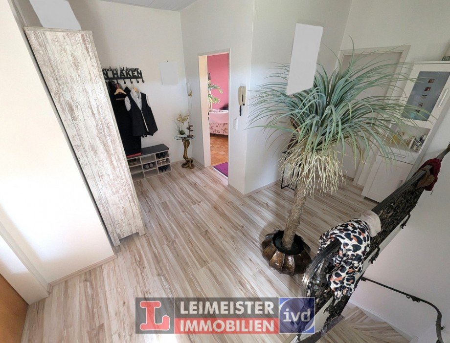 Flur 1. OG Haush�lfte Mehrfamilienhaus Sommerkahl