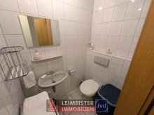 WC F�r Anleger! Vermietete Erdgeschoss Eigentumswohnung in ruhiger Lage mit Terrasse, 2 Garage & 2 Kellern