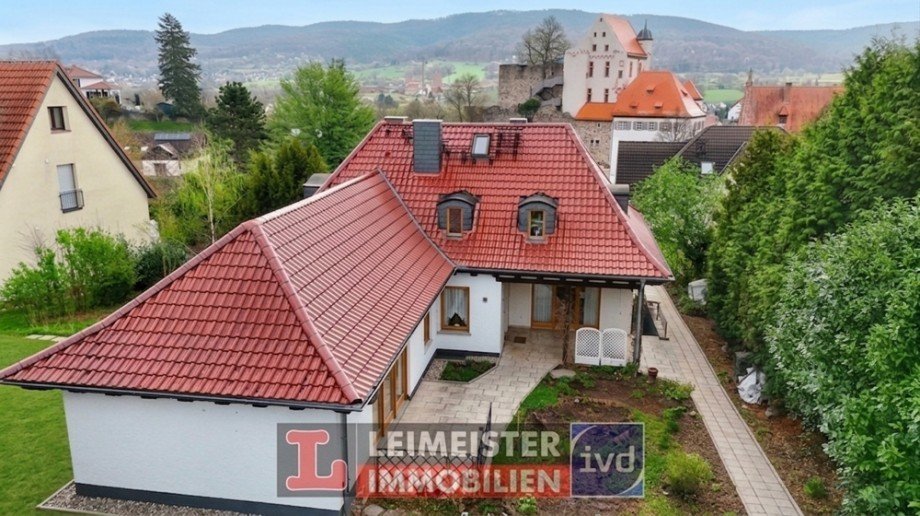 Traumhafter Burgblick mit KI angepasst Einfamilienhaus Alzenau