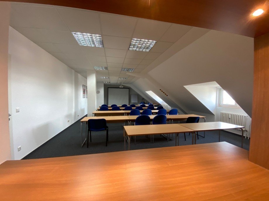 Ausblick in den Schulungsraum B�rofl�che Aschaffenburg