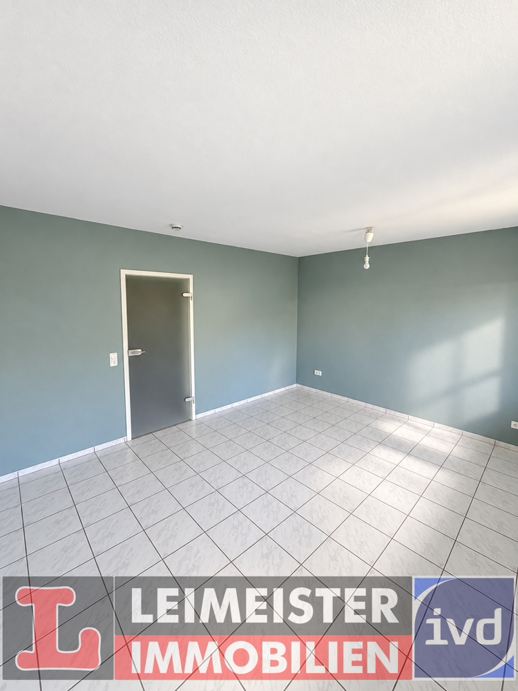 Wohn- und Schlafzimmer Etagenwohnung Aschaffenburg / Schweinheim
