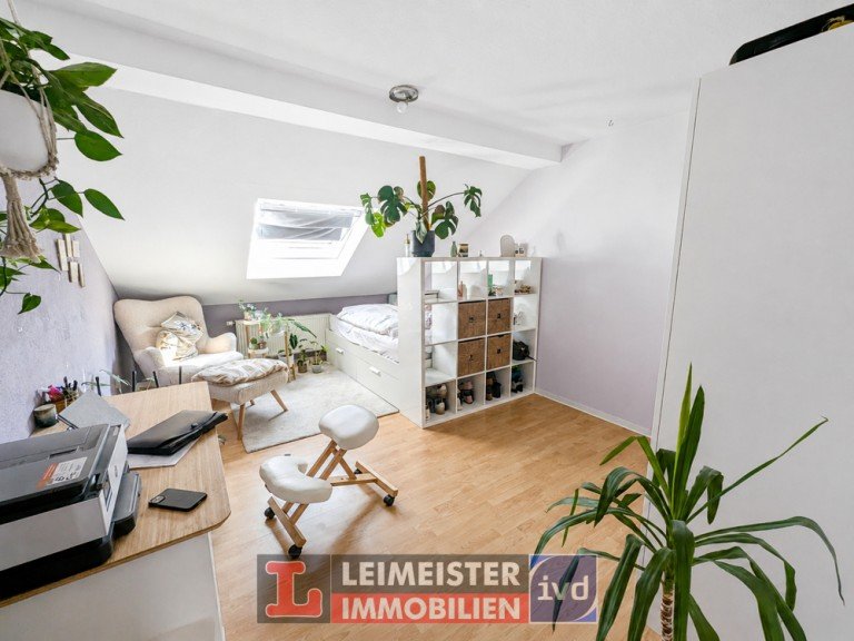 Zimmer Aschaffenburg Dachgeschosswohnung WG-Tauglich: Lichtdurchflutete 4-Zimmer-Dachgeschosswohnung