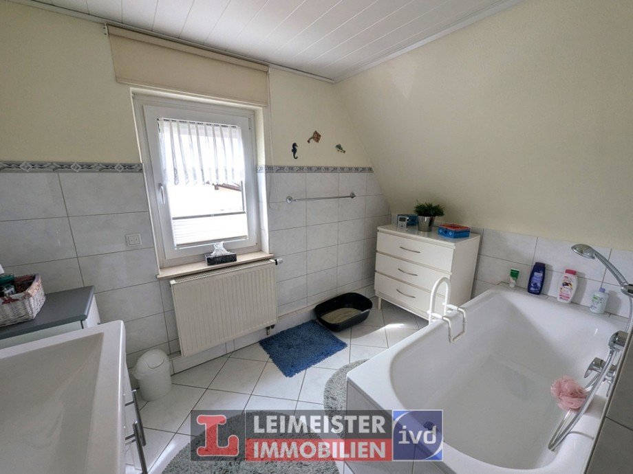 Badezimmer OG Einfamilienhaus Kahl