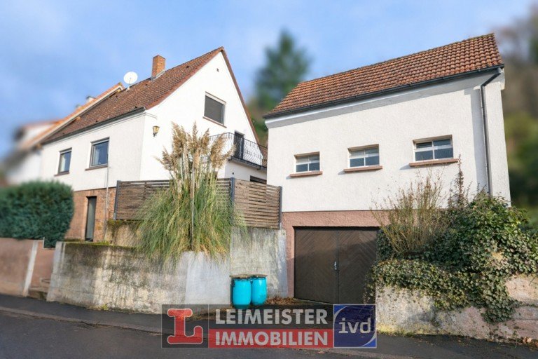 Au�enansicht Haus + Nebengeb�ude Waldaschaff Einfamilienhaus Tiny Haus in Waldaschaff- Natur, Ruhe und Raum zur Entfaltung - mit Garten, Werkstatt, Terrasse & Perspektive