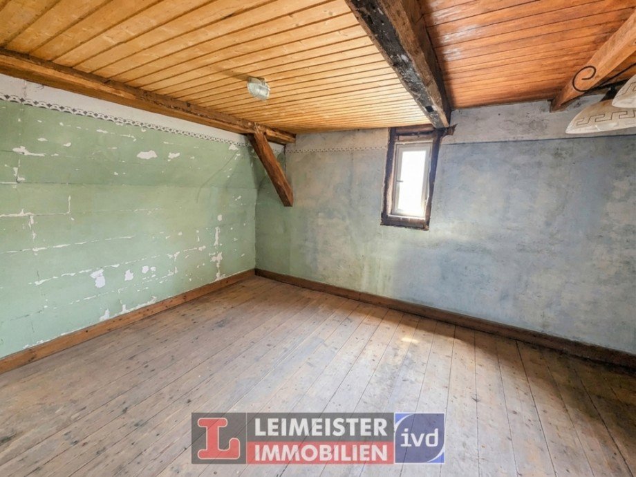 Ausbauf�higes Dachgeschoss - KI-generiert Einfamilienhaus Wiesthal