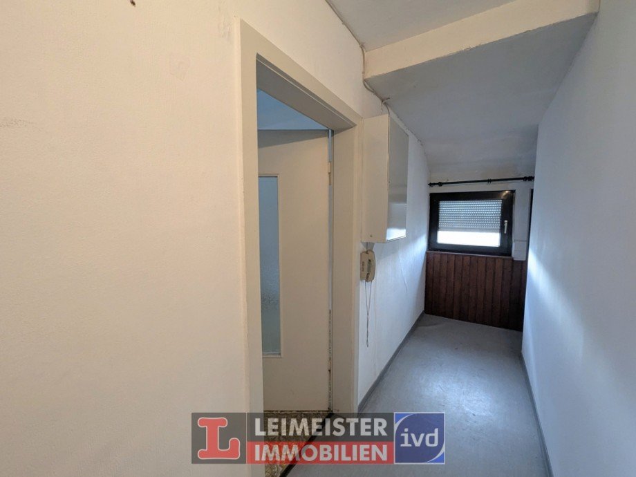 Flur DG Zweifamilienhaus Stra�bessenbach