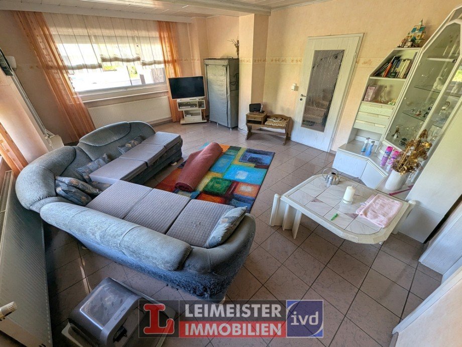 Wohnzimmer EG Haush�lfte Mehrfamilienhaus Sommerkahl