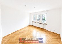 Wohnzimmer Wohnen *im Herzen der Stadt* - 4 Zimmer mit Balkon in Aschaffenburg