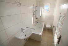 Badezimmer Exklusive 3,5-Zimmer-Dachgeschosswohnung mit Balkon in attraktiver Lage