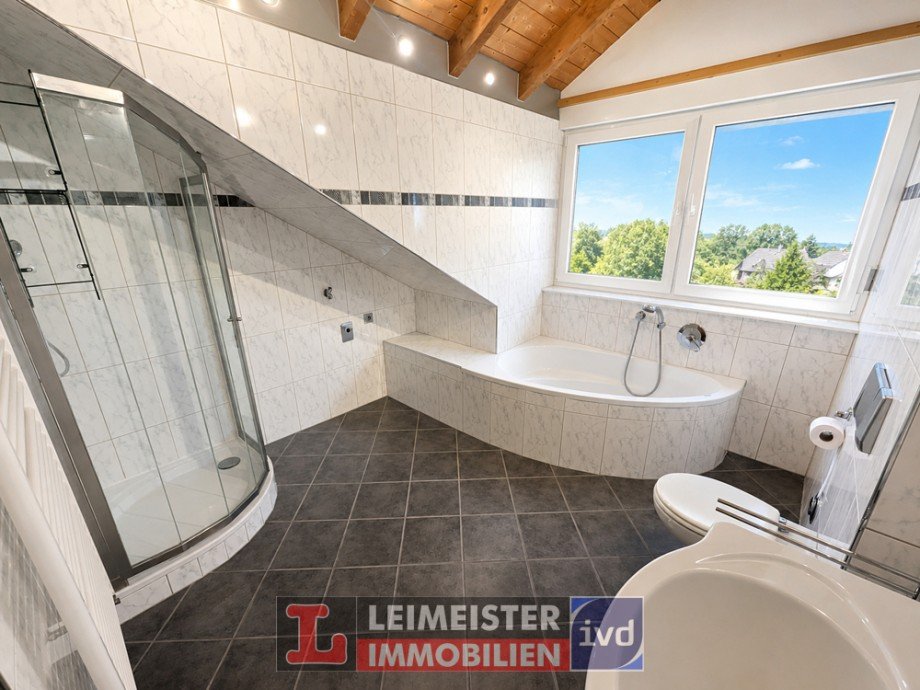 Badezimmer Dachgeschosswohnung Haibach