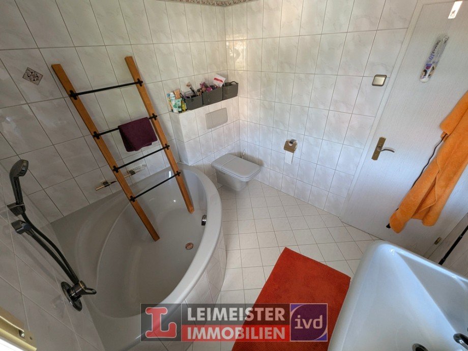 Badezimmer 1. OG Haush�lfte Mehrfamilienhaus Sommerkahl