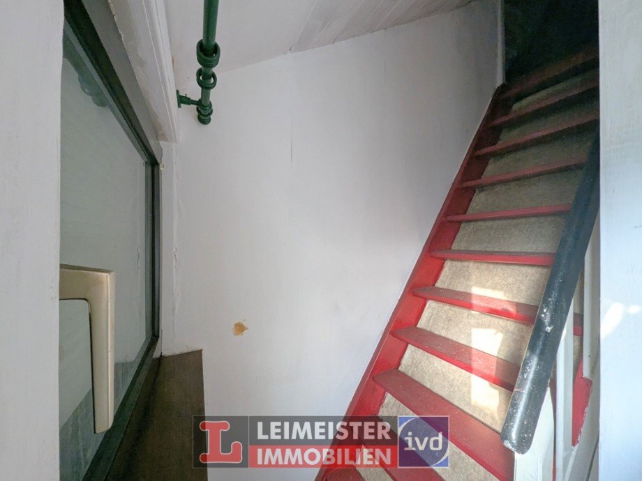 Treppe zum Spitzboden Zweifamilienhaus Stra�bessenbach