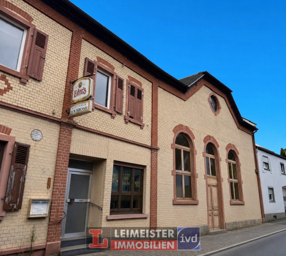Alte Fassade Mehrfamilienhaus Gro�ostheim
