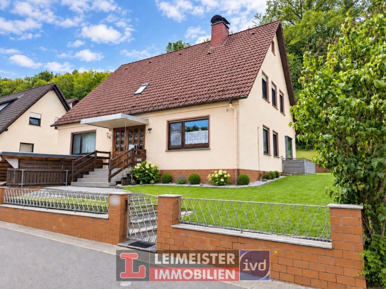 Au�enansicht Sailauf Zweifamilienhaus GEM�TLICHES 2-FAMILIENHAUS IN RUHIGER WOHNLAGE MIT GARTEN, GARAGE UND CARPORT