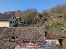 Ansicht auf Baugrundst�ck Einfamilienhaus mit viel Ausbaupotenzial und Bauerwartungsland in Aschaffenburg Damm!