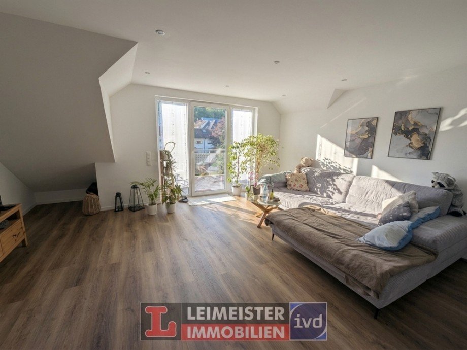 Wohnzimmer Dachgeschosswohnung Gr�nmorsbach