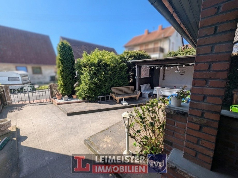 Au�enbereich Zweifamilienhaus M�mbris
