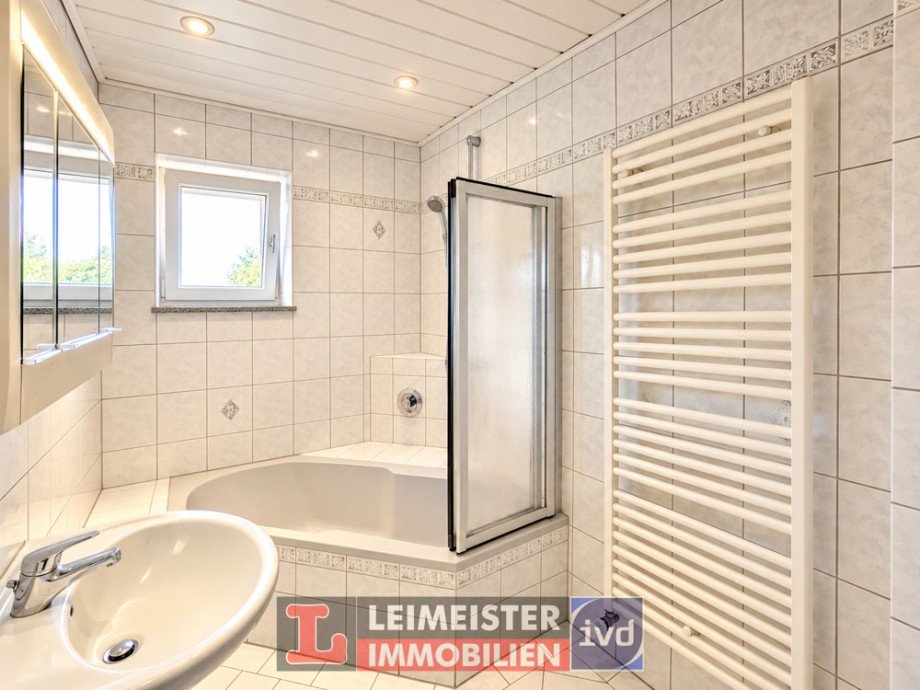 Badezimmer EG Zweifamilienhaus Stra�bessenbach
