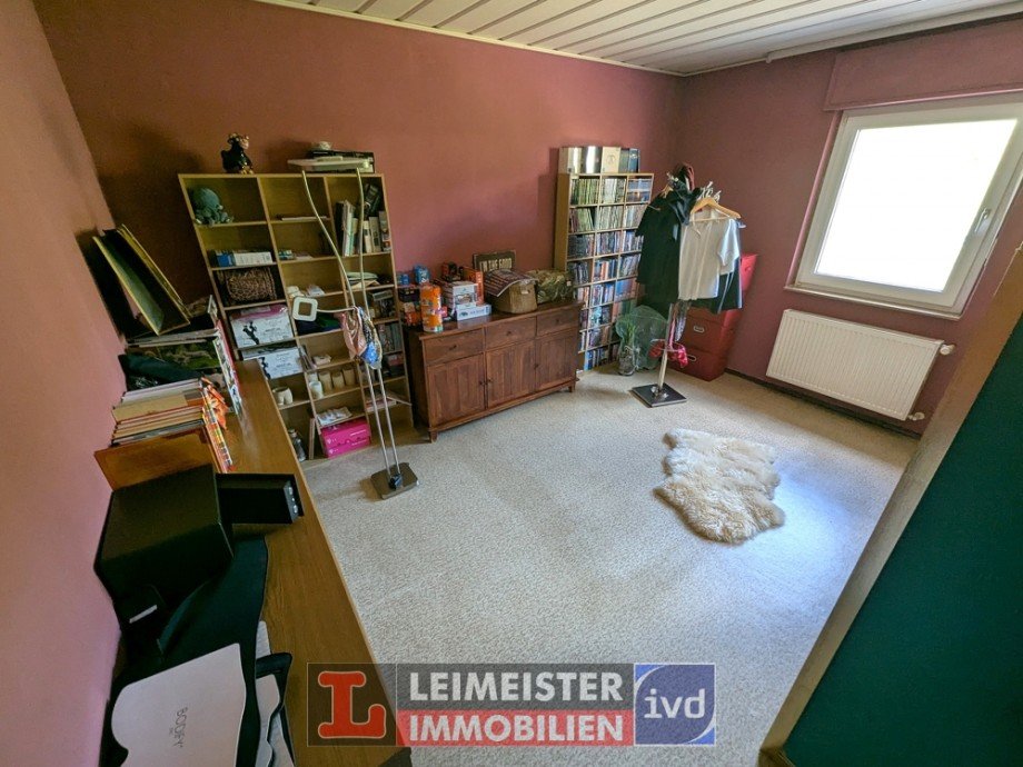 Ankleidezimmer 1. OG Haush�lfte Mehrfamilienhaus Sommerkahl