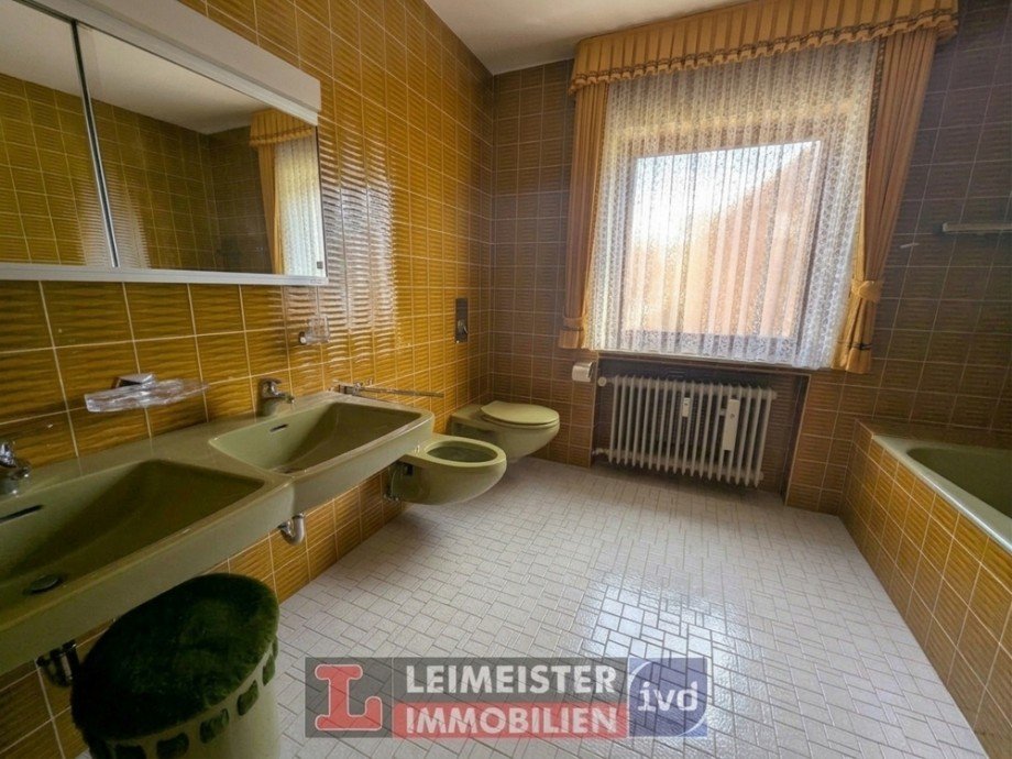 Badezimmer 1.OG Zweifamilienhaus H�sbach