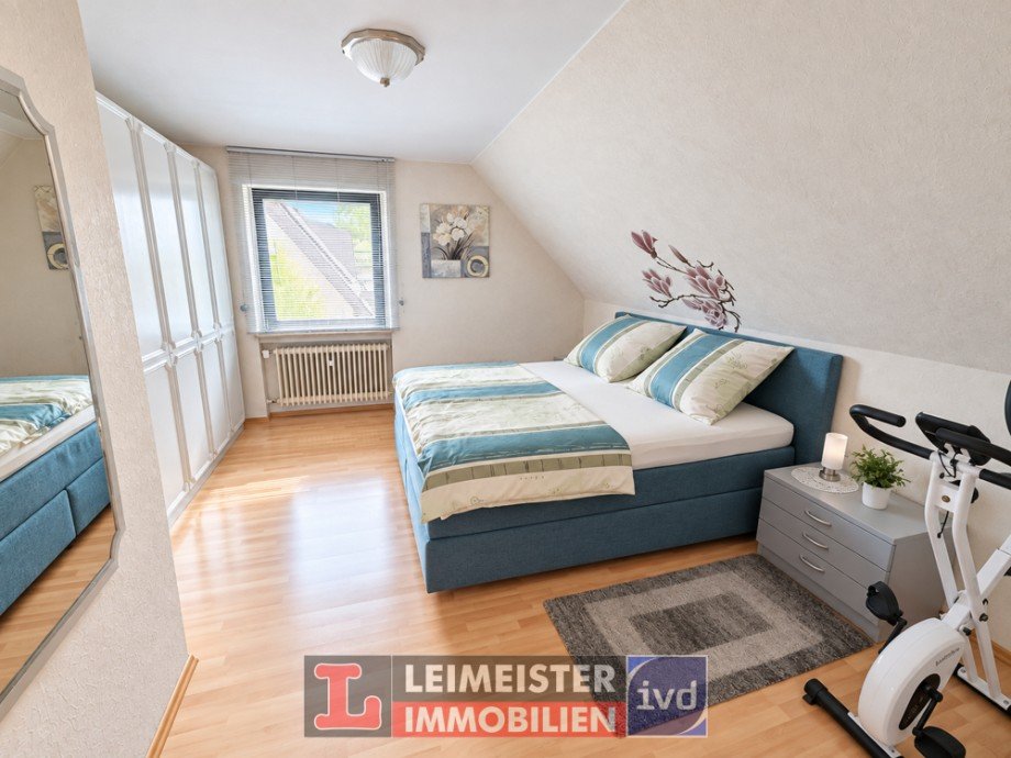 Schlafzimmer OG Zweifamilienhaus Sailauf