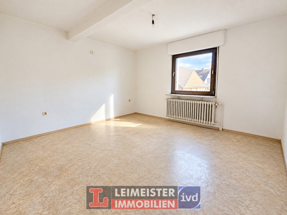 Schlafzimmer OG Zweifamilienhaus Stra�bessenbach