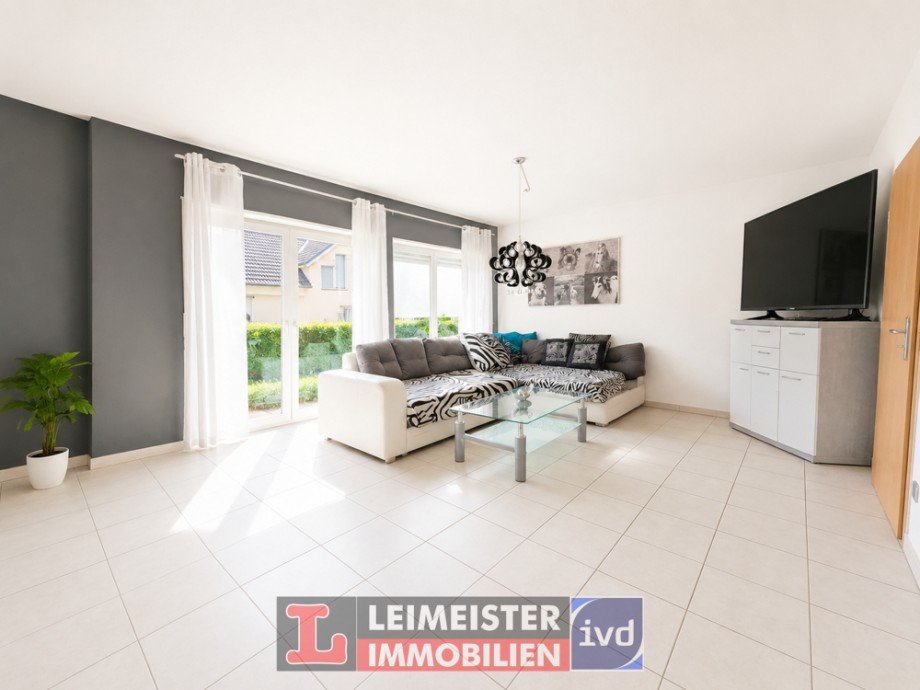 Wohnzimmer EG Doppelhaush�lfte Kleinwallstadt / Hofstetten