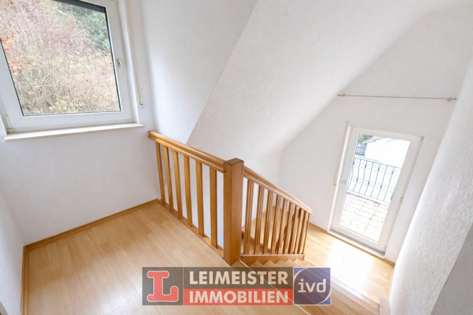 Treppe EG zu DG Einfamilienhaus Waldaschaff